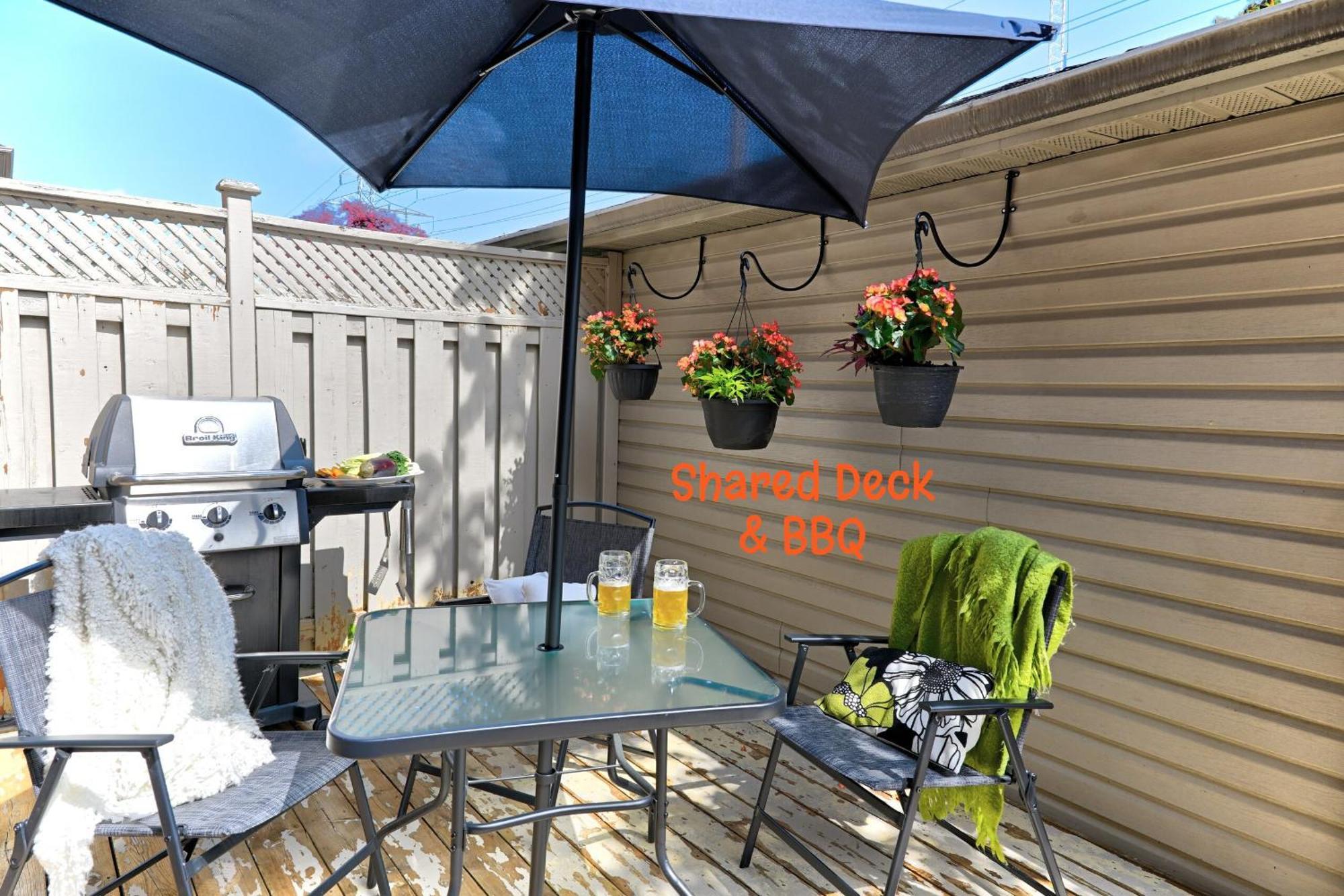 Welcome Home! Acores Bed & Breakfast 多伦多 外观 照片