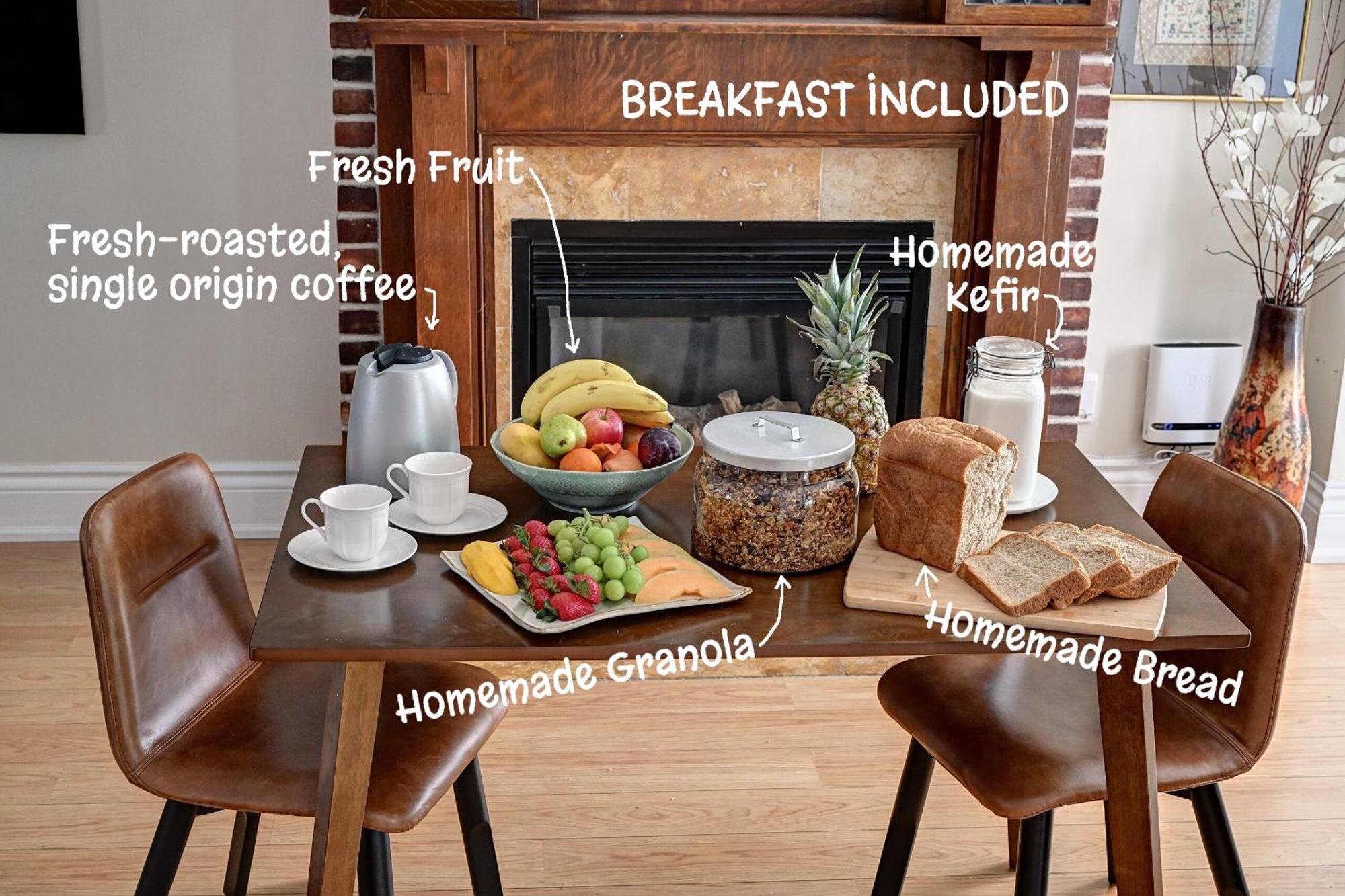 Welcome Home! Acores Bed & Breakfast 多伦多 外观 照片